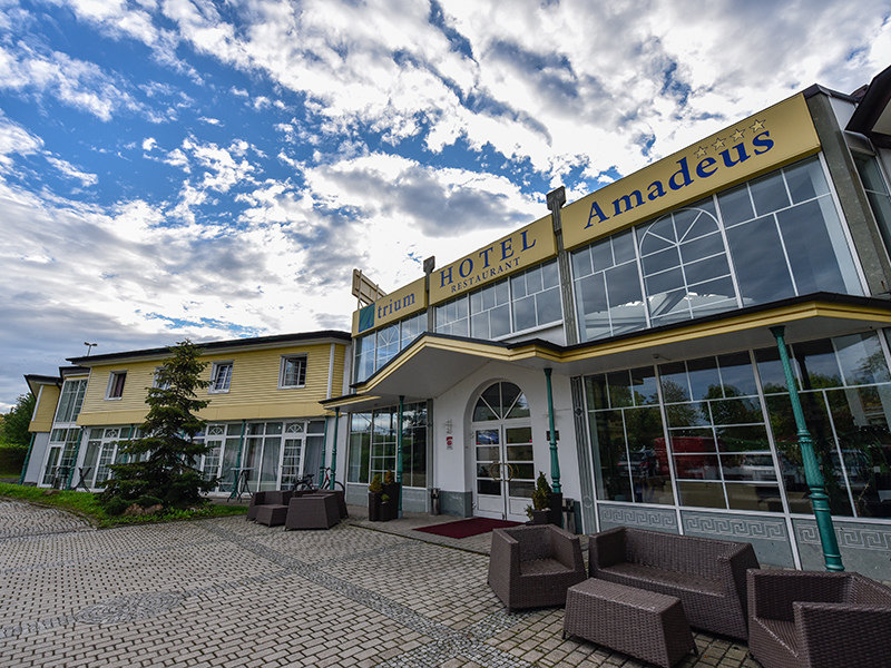 Mit Platz fr bis zu 100 Hochzeitsgste bietet das Atrium Hotel Amadeus im Burgenlandkreis den Rund-um-Service fr Ihre Eheschlieung. Planung, Trauung, Festessen, Unterkunft.